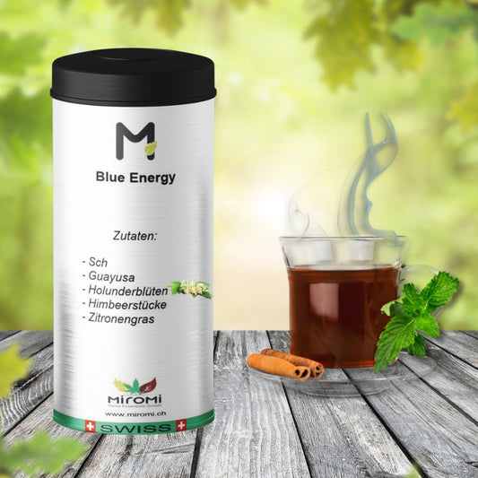 MIROMI Blue Energy: barattolo di tisana accanto a un bicchiere di tisana.